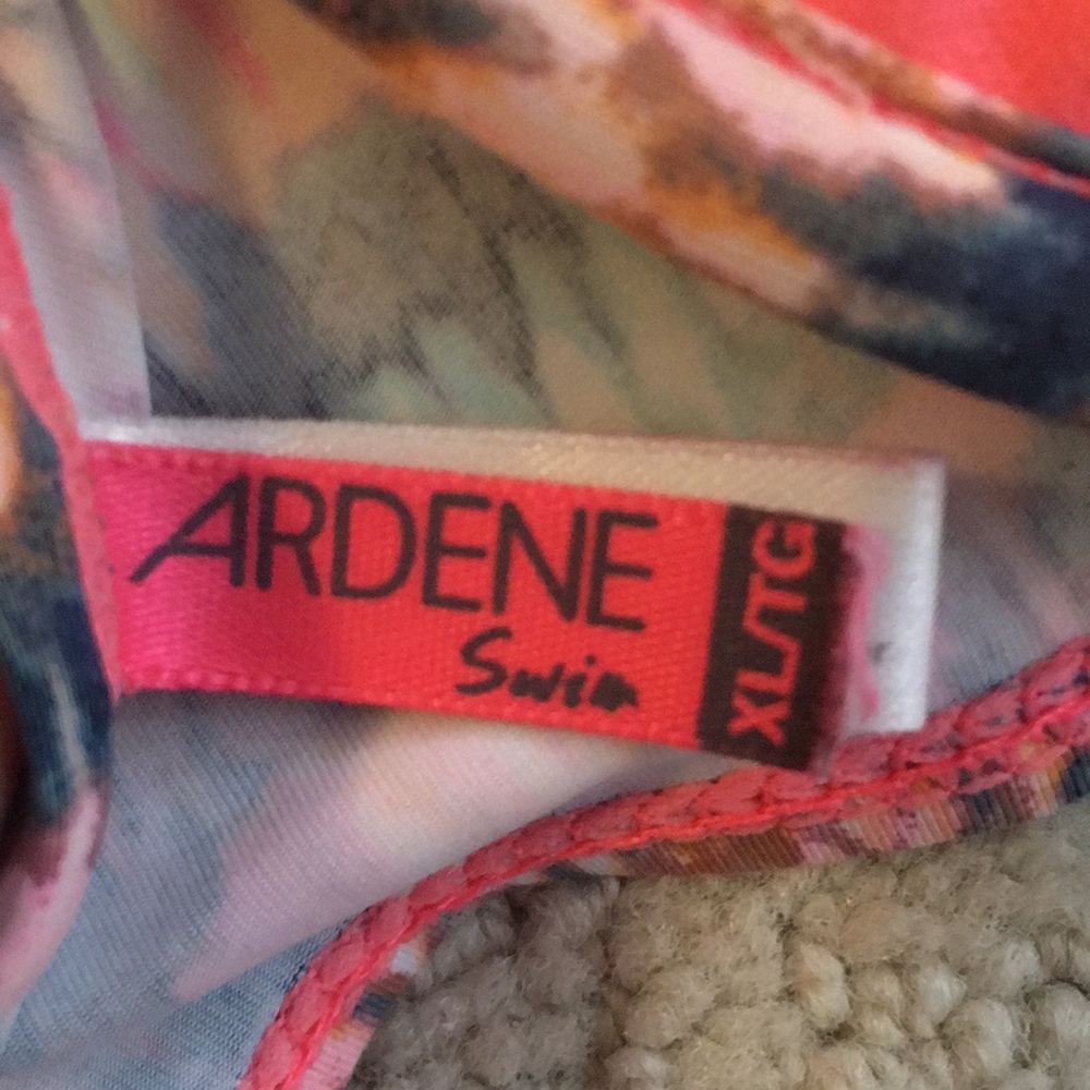 Bikini Set - Picture 9 of 12